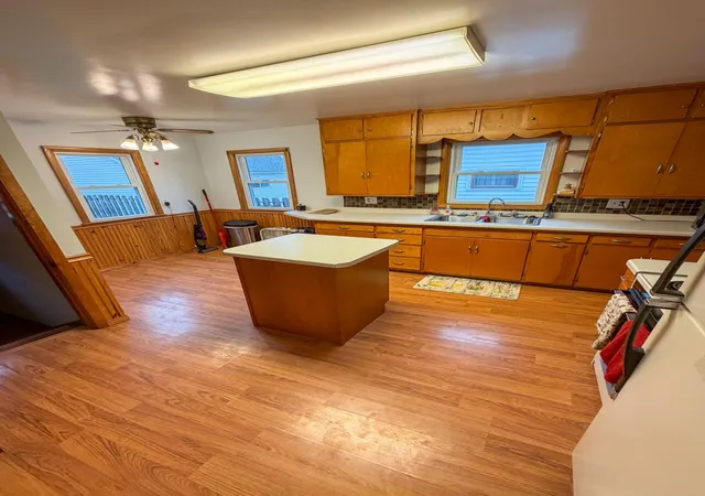 Photo 3 of Single family home for sale at 904 5th Street SE, Willmar, MN 56201 | MLS# 7152218 | Listing updated on 2026-10-29