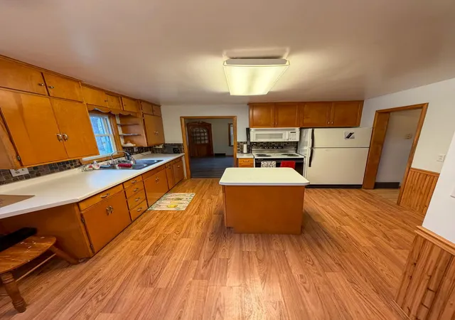 Photo 4 of Single family home for sale at 904 5th Street SE, Willmar, MN 56201 | MLS# 7152218 | Listing updated on 2026-10-29