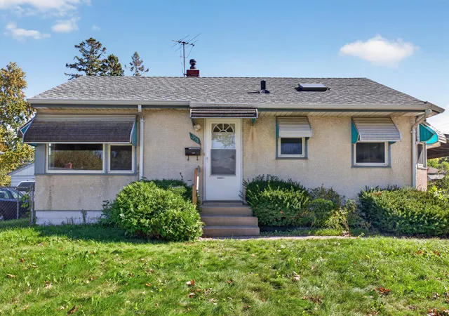 Photo 1 of Sale Pending at 1158 Arundel St, Saint Paul, MN 55117 | MLS# 7152220 | Listing updated on 2026-10-07
