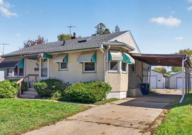 Photo 2 of Sale Pending at 1158 Arundel St, Saint Paul, MN 55117 | MLS# 7152220 | Listing updated on 2026-10-07