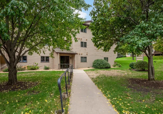Photo 1 of Condo for sale at 925 Bahls Dr #307, Hastings, MN 55033 | MLS# 7152229 | Listing updated on 2026-10-14