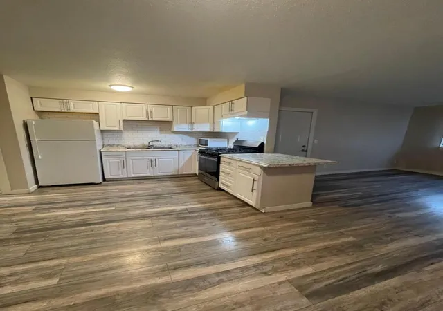 Listing Photo 5 - Condo for sale in building located at 5419 4th St NE, Minneapolis, MN 55421