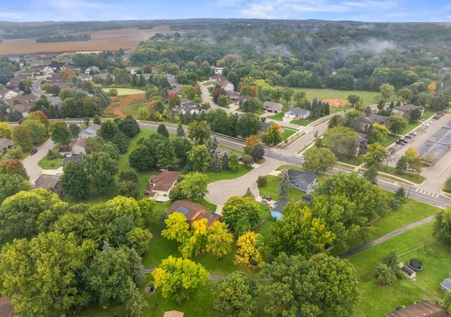 Photo 3 of Single family home for sale at 1825 Truman Ct, Northfield, MN 55057 | MLS# 7152282 | Listing updated on 2026-10-06