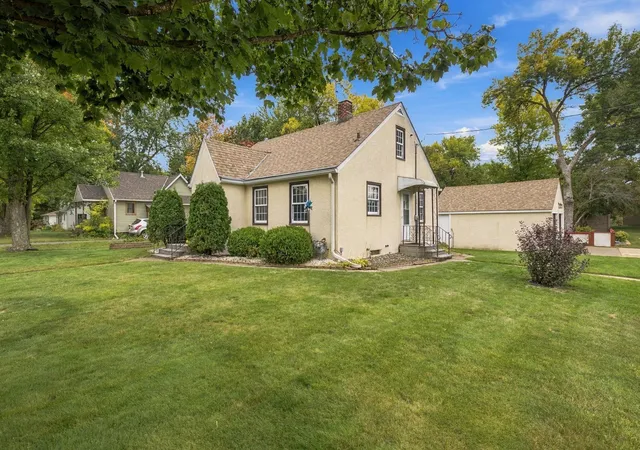 Photo 2 of Sale Pending at 326 5th Avenue Ne, Cambridge, MN 55008 | MLS# 7152300 | Listing updated on 2026-10-06