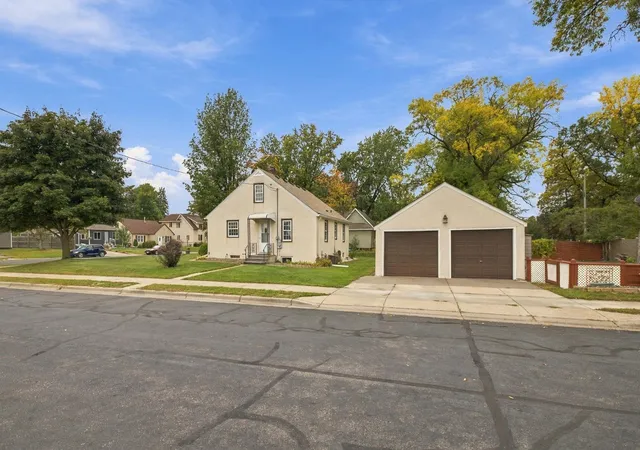 Photo 3 of Sale Pending at 326 5th Avenue Ne, Cambridge, MN 55008 | MLS# 7152300 | Listing updated on 2026-10-06