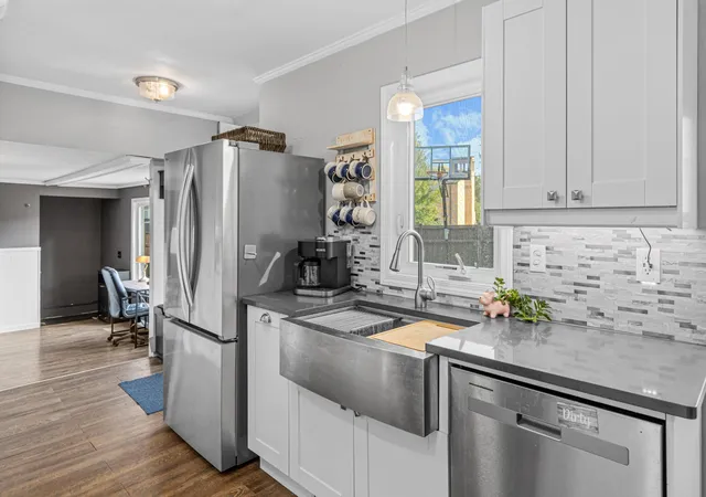 Photo 3 of Single family home for sale at 7005 Oak Grv Blvd, Minneapolis, MN 55423 | MLS# 7152329 | Listing updated on 2026-10-22