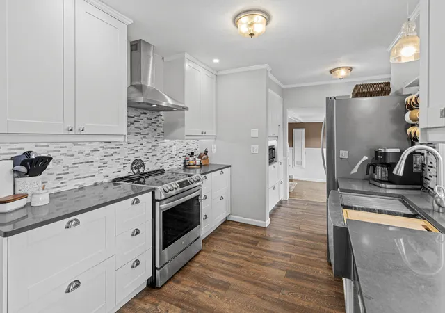 Photo 3 of Single family home for sale at 7005 Oak Grv Blvd, Minneapolis, MN 55423 | MLS# 7152329 | Listing updated on 2026-10-09