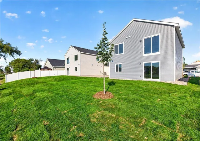Photo 3 of Single family home for sale at 1815 Pierce St S, Cambridge, MN 55008 | MLS# 7152337 | Listing updated on 2026-10-10