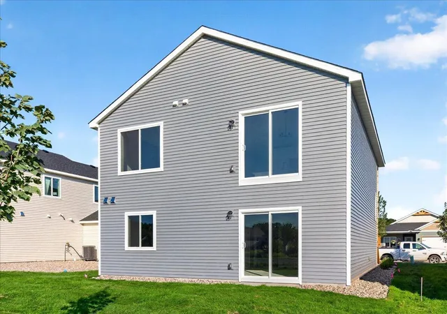 Photo 4 of Single family home for sale at 1815 Pierce St S, Cambridge, MN 55008 | MLS# 7152337 | Listing updated on 2026-10-10
