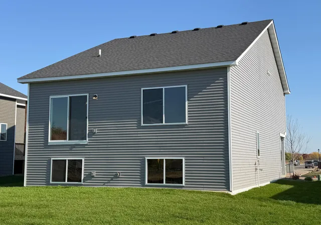 Photo 2 of Single family home for sale at 1821 Pierce St S, Cambridge, MN 55008 | MLS# 7152340 | Listing updated on 2026-10-21