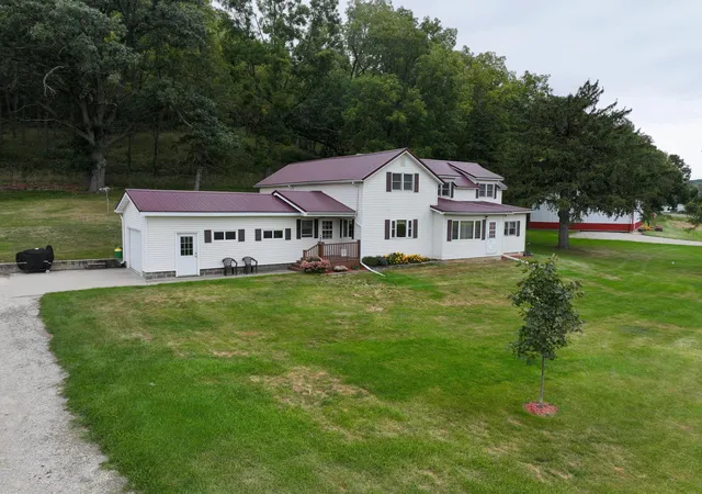 Photo 3 of Single family home for sale at 9516 County 4, Houston, MN 55943 | MLS# 7152343 | Listing updated on 2026-10-02