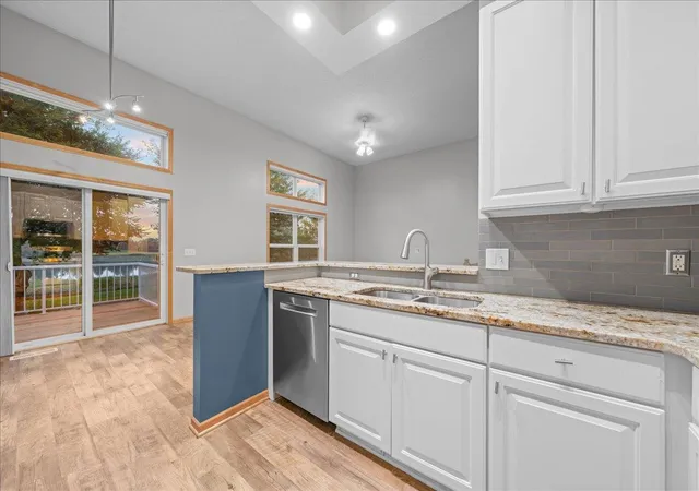 Photo 4 of Single family home for sale at 2226 Saint Johns Cir, Saint Paul, MN 55129 | MLS# 7152344 | Listing updated on 2026-10-06