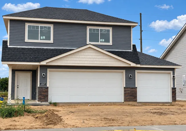 Single family home for sale at 1827 Pierce St S, Cambridge, MN 55008 | MLS# 7152345