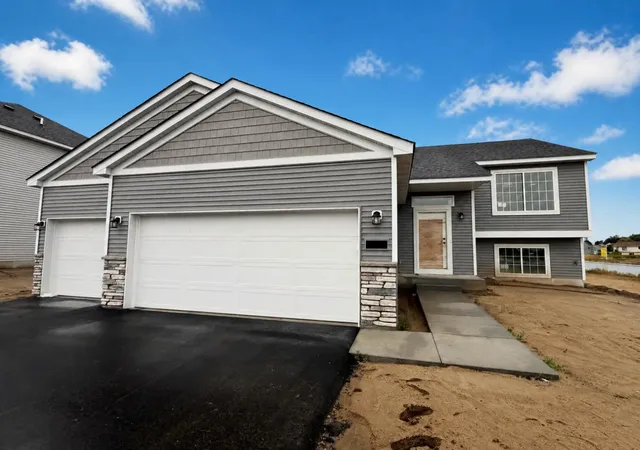 Photo 1 of Single family home for sale at 1923 Pierce St S, Cambridge, MN 55008 | MLS# 7152350 | Listing updated on 2026-10-07