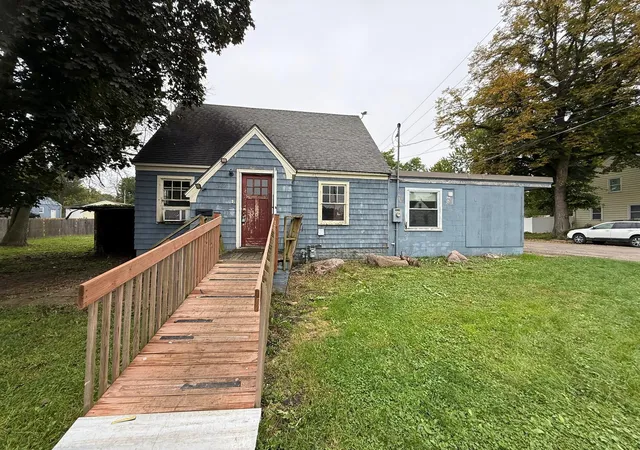 Photo 1 of Single family home for sale at 1302 Saint Joseph Ave, Albert Lea, MN 56007 | MLS# 7152352 | Listing updated on 2026-09-30