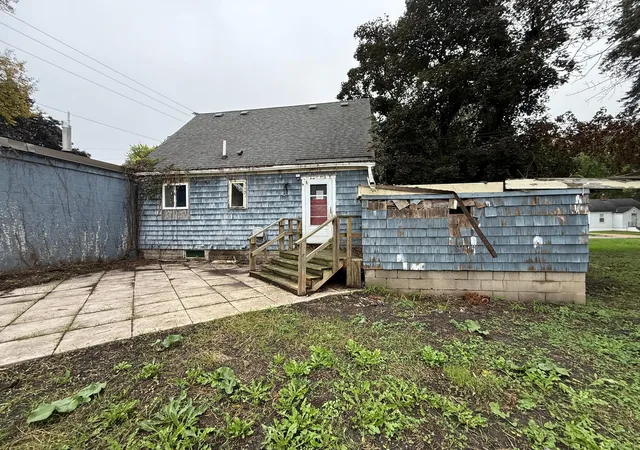 Photo 2 of Single family home for sale at 1302 Saint Joseph Ave, Albert Lea, MN 56007 | MLS# 7152352 | Listing updated on 2026-09-30