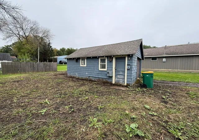 Photo 3 of Single family home for sale at 1302 Saint Joseph Ave, Albert Lea, MN 56007 | MLS# 7152352 | Listing updated on 2026-09-30