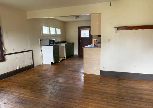 Photo 4 of Single family home for sale at 1302 Saint Joseph Ave, Albert Lea, MN 56007 | MLS# 7152352 | Listing updated on 2026-09-30