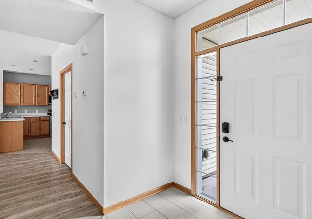 Photo 4 of Single family home for sale at 4527 Bloomberg Ln, Inver Grove Heights, MN 55076 | MLS# 7152355 | Listing updated on 2026-10-02
