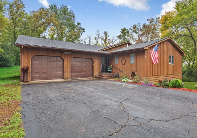 Photo 3 of Single family home for sale at 19817 Dogwood Rd, Lake Crystal, MN 56055 | MLS# 7152357 | Listing updated on 2026-10-06