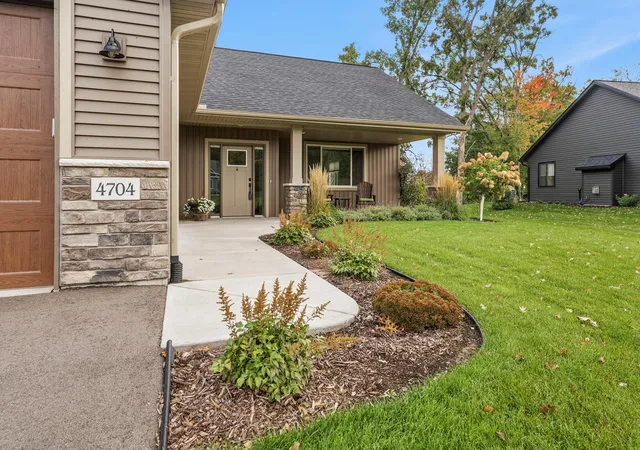 Photo 3 of Single family home for sale at 4704 381st Trail, North Branch, MN 55056 | MLS# 7152363 | Listing updated on 2026-10-03