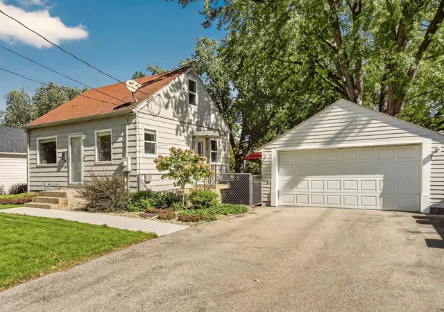 Single family home for sale at 1112 5th Avenue NW, Rochester, MN 55901 | MLS# 7152364