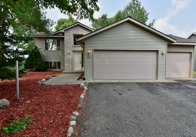 Photo 2 of Single family home for sale at 1043 Lawrence Cir, Sartell, MN 56377 | MLS# 7152365 | Listing updated on 2026-10-02