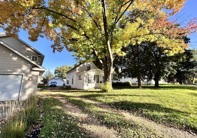 Photo 2 of Single family home for sale at 233 17th Avenue N, Hopkins, MN 55343 | MLS# 7152379 | Listing updated on 2026-10-08