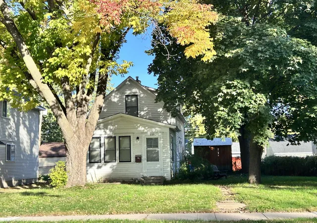 Photo 3 of Single family home for sale at 233 17th Avenue N, Hopkins, MN 55343 | MLS# 7152379 | Listing updated on 2026-10-08