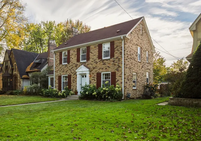 Photo 3 of Single family home for sale at 5632 10th Avenue S, Minneapolis, MN 55417 | MLS# 7152386 | Listing updated on 2026-10-23
