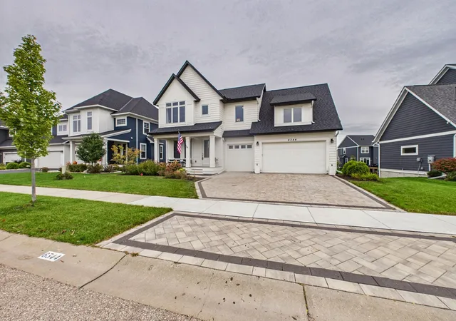Photo 3 of Single family home for sale at 6344 Red Cedar Dr, Chaska, MN 55318 | MLS# 7152402 | Listing updated on 2026-10-03