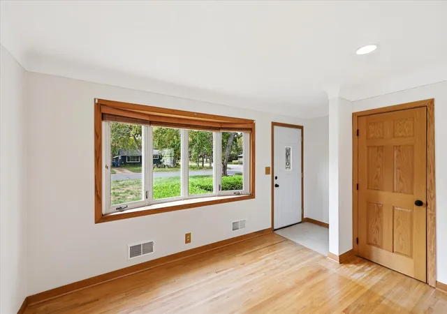Photo 2 of Single family home for sale at 4070 Jay Ln, Saint Paul, MN 55110 | MLS# 7152424 | Listing updated on 2026-10-02