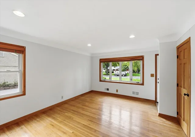 Photo 3 of Single family home for sale at 4070 Jay Ln, Saint Paul, MN 55110 | MLS# 7152424 | Listing updated on 2026-10-02