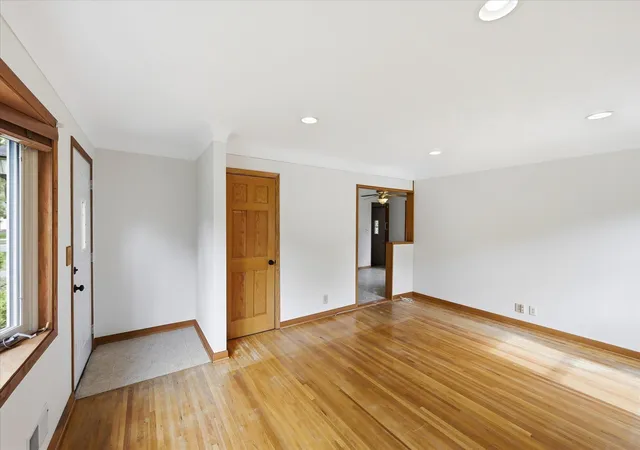 Photo 4 of Single family home for sale at 4070 Jay Ln, Saint Paul, MN 55110 | MLS# 7152424 | Listing updated on 2026-10-02
