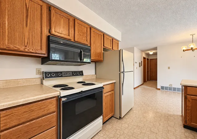 Photo 4 of Single family home for sale at 33210 593rd Avenue, Warroad, MN 56763 | MLS# 7152428 | Listing updated on 2026-10-09
