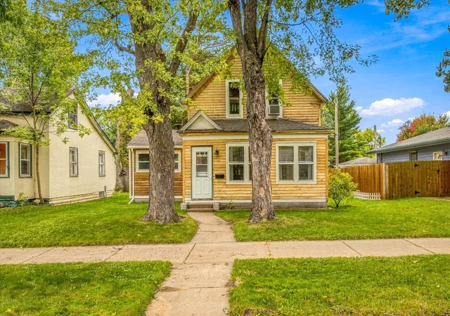 Photo 2 of Single family home for sale at 637 3rd Avenue Sw, Cambridge, MN 55008 | MLS# 7152429 | Listing updated on 2026-10-03