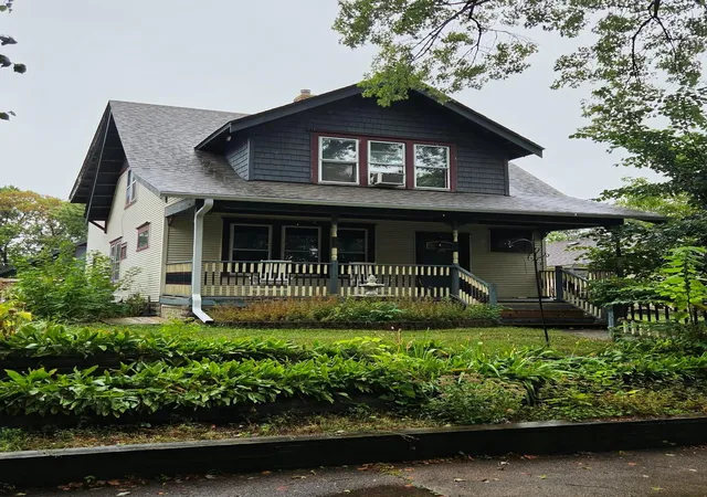 Photo 1 of Single family home for sale at 1471 Iglehart Ave, Saint Paul, MN 55104 | MLS# 7152433 | Listing updated on 2026-10-01