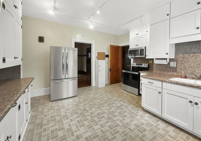 Photo 3 of Single family home for sale at 690 Ohio St, Saint Paul, MN 55107 | MLS# 7152435 | Listing updated on 2026-10-05