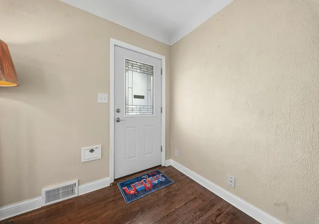 Photo 2 of Single family home for sale at 471 White Bear Ave N, Saint Paul, MN 55106 | MLS# 7152458 | Listing updated on 2026-10-16