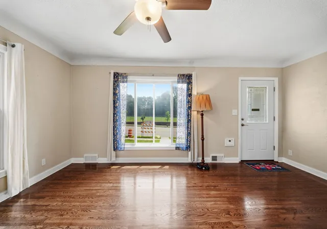 Photo 3 of Single family home for sale at 471 White Bear Ave N, Saint Paul, MN 55106 | MLS# 7152458 | Listing updated on 2026-10-16