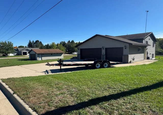Photo 2 of Single family home for sale at 527 Madison Ave SE, Wadena, MN 56482 | MLS# 7152463 | Listing updated on 2026-10-05