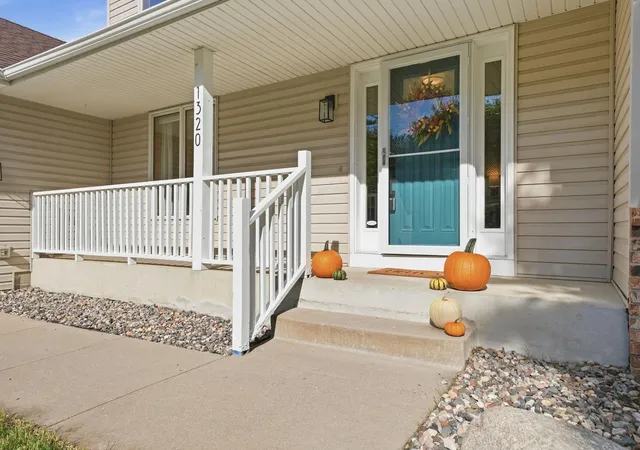 Photo 3 of Single family home for sale at 1320 Wildflower Ln, Chaska, MN 55318 | MLS# 7152507 | Listing updated on 2026-10-20