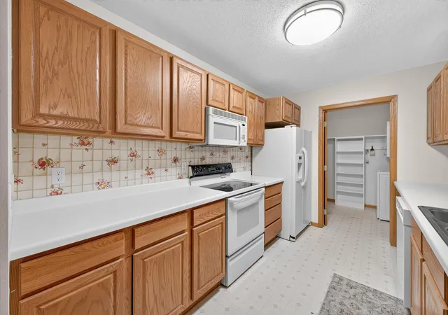 Photo 4 of Single family home for sale at 670 Monn Ave, Saint Paul, MN 55127 | MLS# 7152513 | Listing updated on 2026-10-05