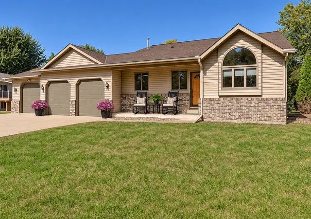 Photo 1 of Single family home for sale at 606 Columbus Ave S, New Prague, MN 56071 | MLS# 7152520 | Listing updated on 2026-10-09