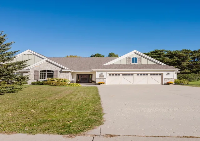 Photo 1 of Townhouse for sale at 816 Whitetail Ln, Detroit Lakes, MN 56501 | MLS# 7152525 | Listing updated on 2026-10-06