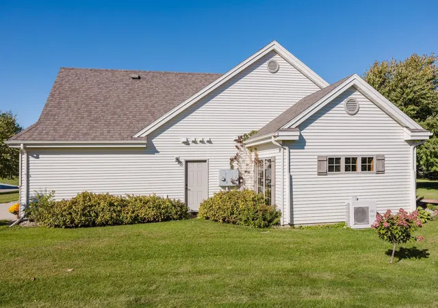 Photo 3 of Townhouse for sale at 816 Whitetail Ln, Detroit Lakes, MN 56501 | MLS# 7152525 | Listing updated on 2026-10-06
