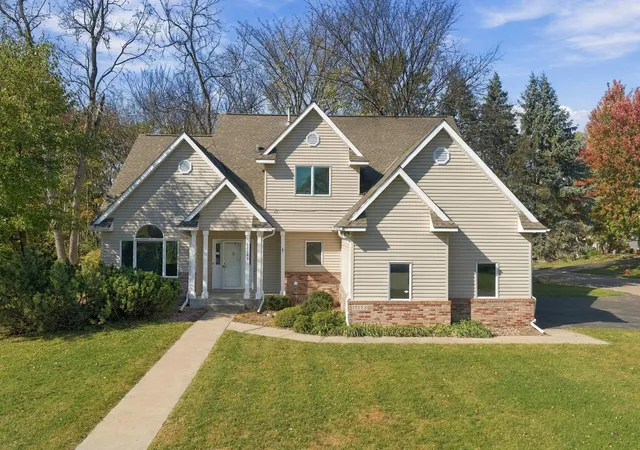 Photo 1 of Single family home for sale at 17123 Jonathan Ct, Lakeville, MN 55044 | MLS# 7152529 | Listing updated on 2026-10-22