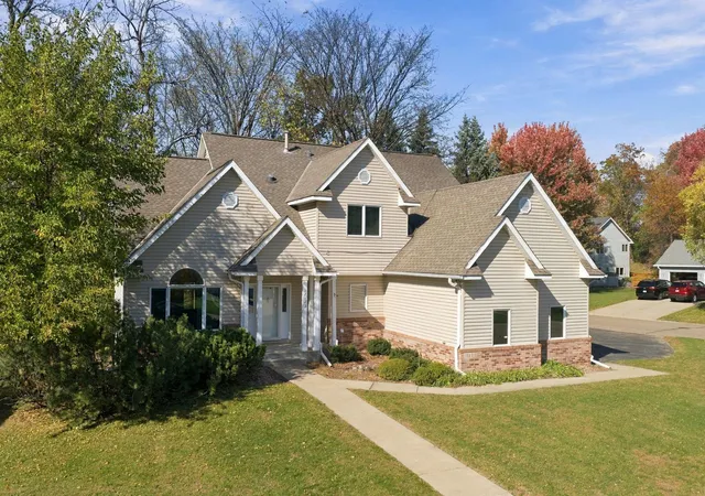 Photo 2 of Single family home for sale at 17123 Jonathan Ct, Lakeville, MN 55044 | MLS# 7152529 | Listing updated on 2026-10-22