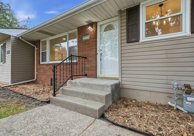 Photo 1 of Single family home for sale at 1038 Larpenteur Ave W, Saint Paul, MN 55113 | MLS# 7152542 | Listing updated on 2026-10-03