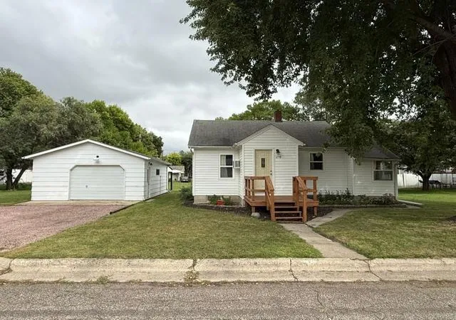 Photo 2 of Sale Pending at 1208 15th Street, Clarkfield, MN 56223 | MLS# 7152543 | Listing updated on 2026-10-12